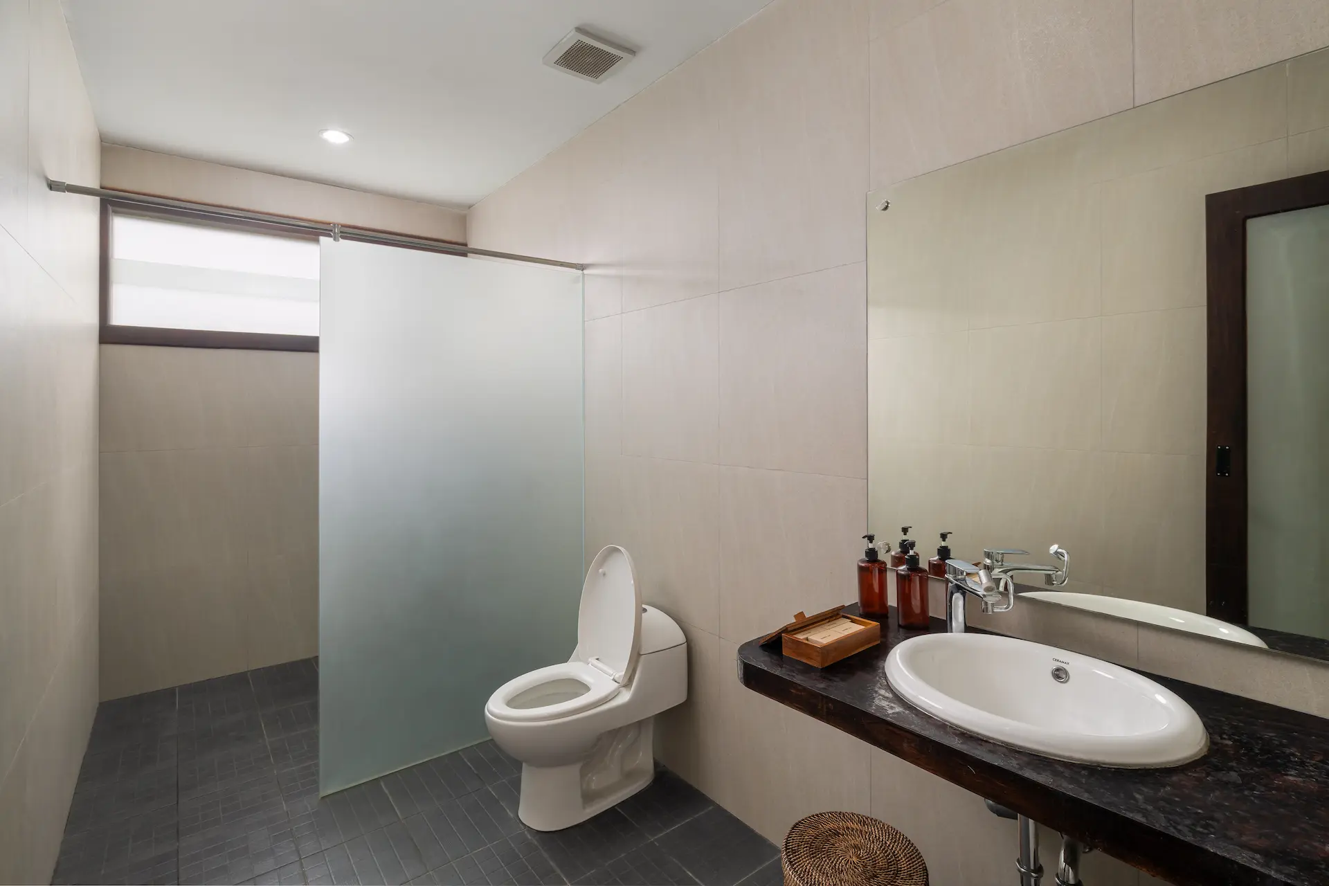 DSC03749 (Suite-bathroom)-Edit