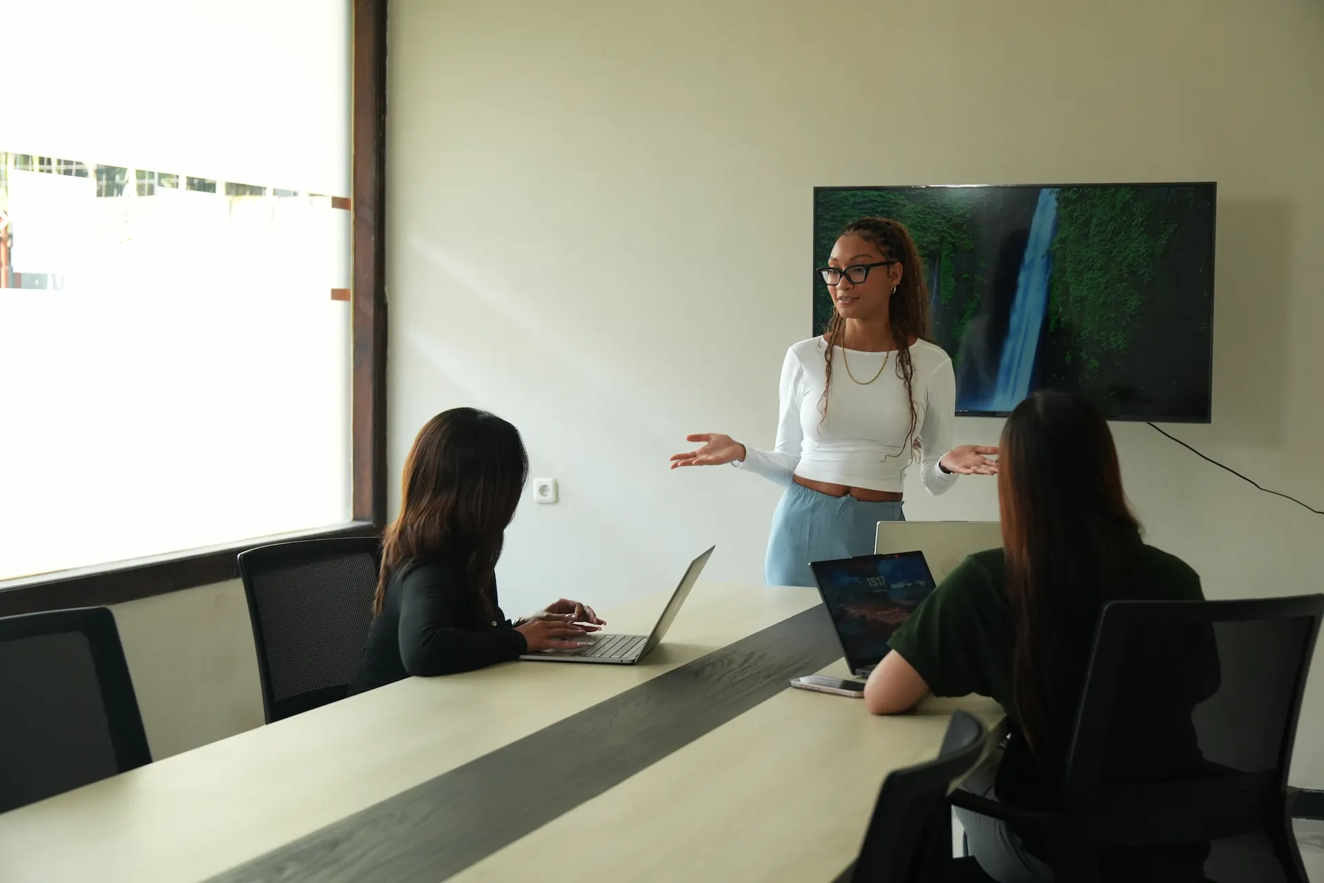 MEETING ROOM