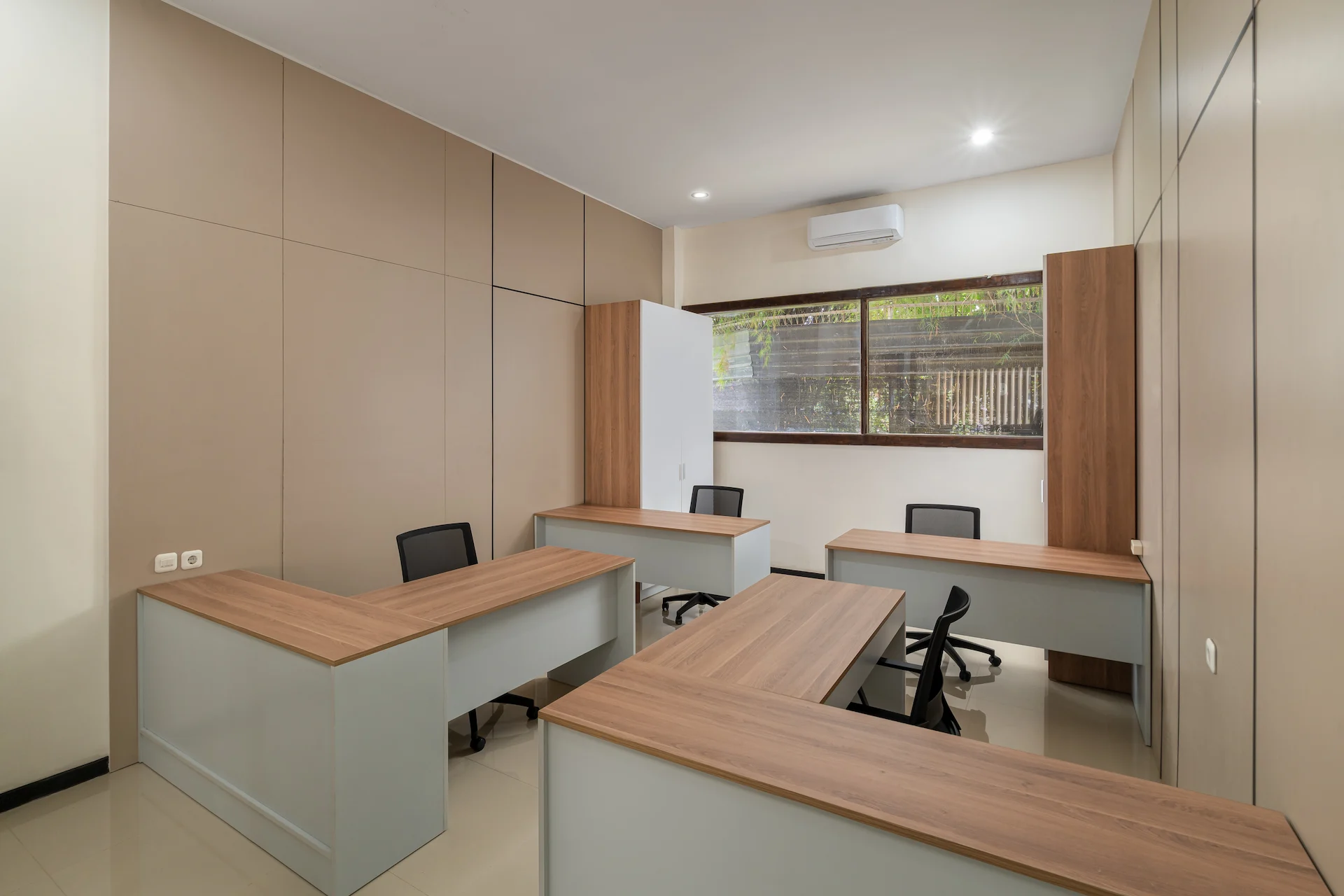 PRIVATE OFFICE 1