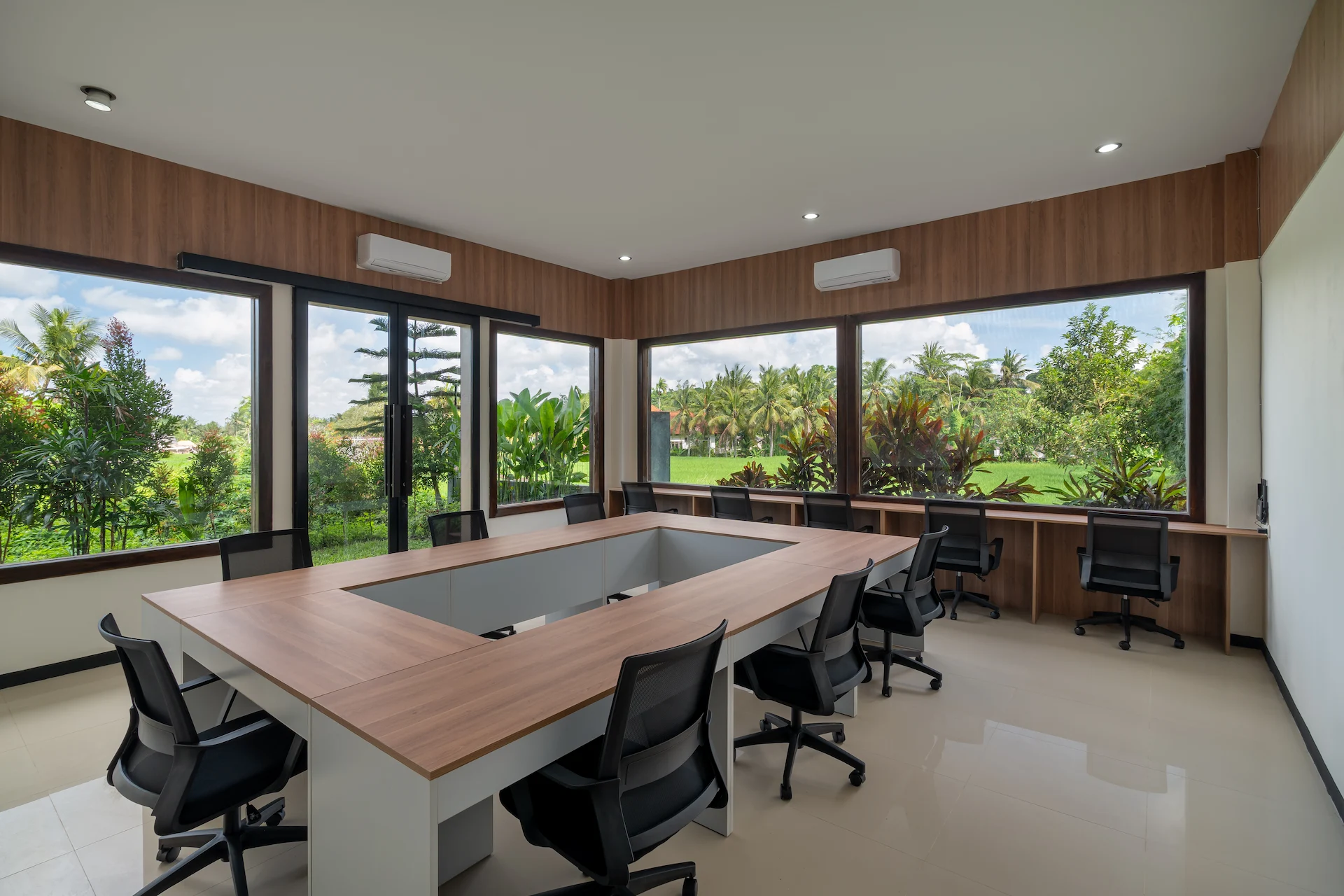 PRIVATE OFFICE 2